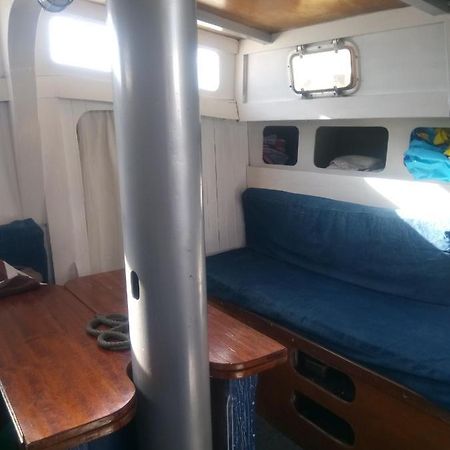 سان تروبيه Bateau En Ville المظهر الخارجي الصورة